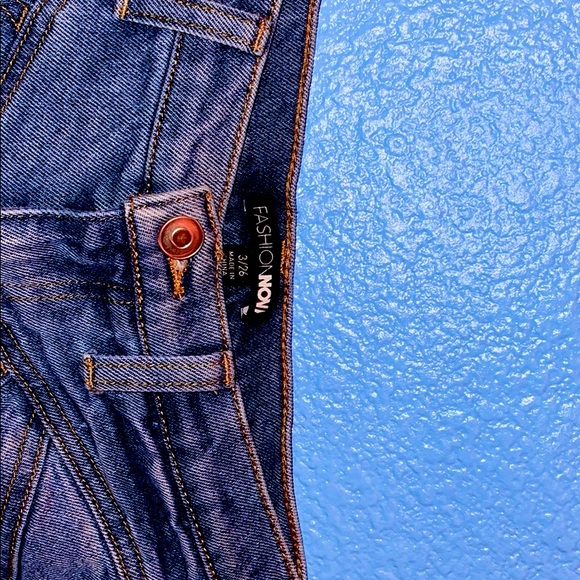 FASHION NOVA BOYFRIEND JEANS!! SIZE 3/26 - Picture 2 of 2